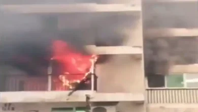 ग्रेटर नोएडा वेस्ट में आवासीय सोसायटी के दो फ्लैटों में लगी भीषण आग