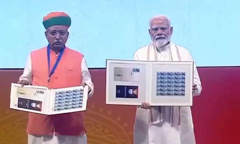 प्रधानमंत्री मोदी ने महावीर जयंती पर एक स्मारक टिकट और सिक्का जारी किया