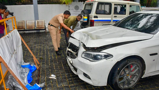Mumbai BMW Accident : कार के मालिक शिवसेना नेता हिरासत में