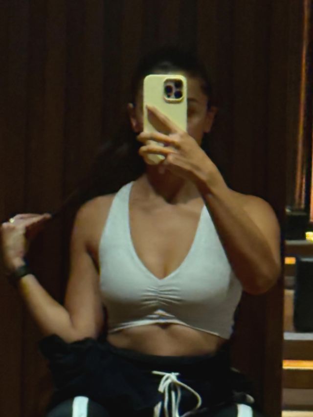 Ranbir Kapoor और Raha के बिना  वैलेंटाइन डे पर दिखा Alia Bhatt का ग्लैमरस लुक